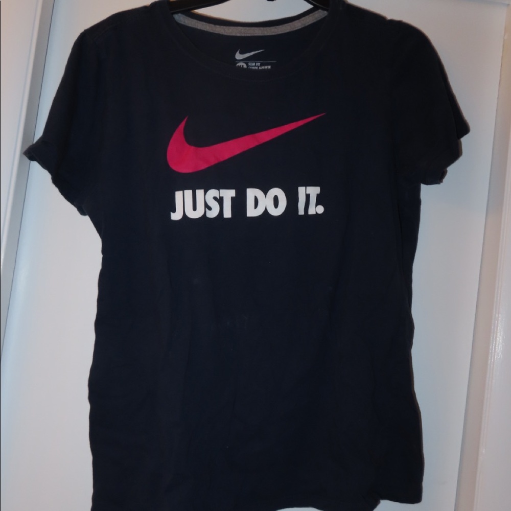 NIKE shirt—XL